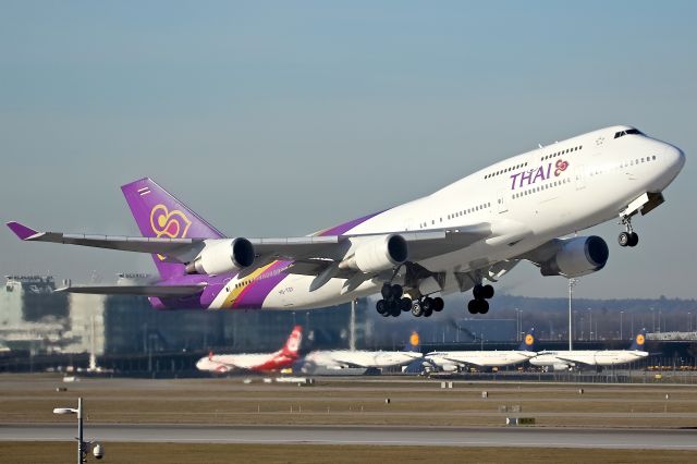 Boeing 747-200 (HS-TGY)