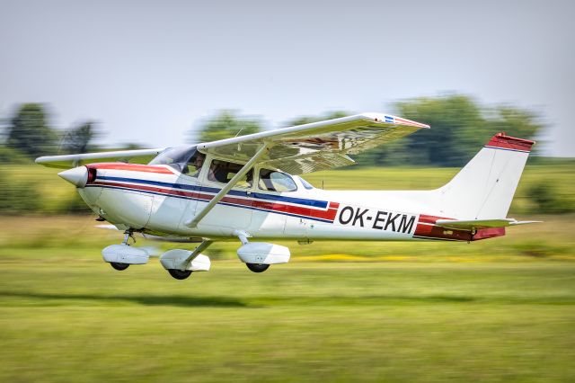 Cessna Skyhawk (OK-EKM)