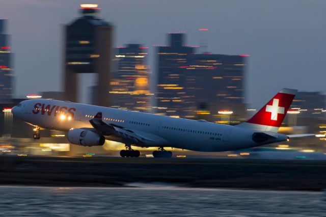 Airbus A330-300 (HB-JHA)