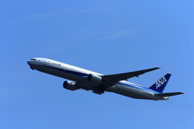 BOEING 777-300 (JA753A)