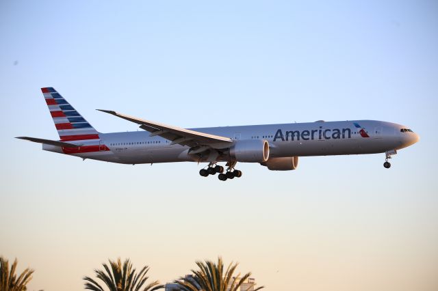 BOEING 777-300ER (N718AN)