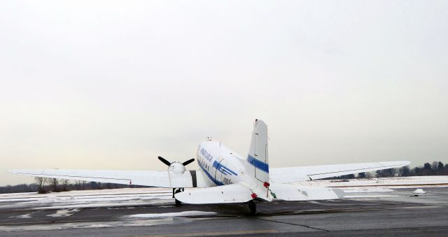 Douglas DC-3 (N353MM)