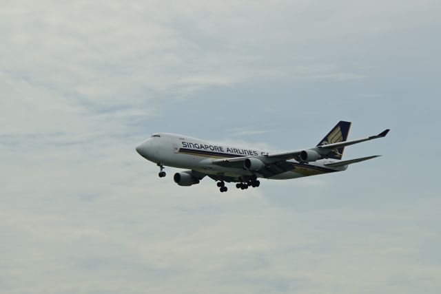 Boeing 747-200 (9V-SFN) - Arrival into WSSS