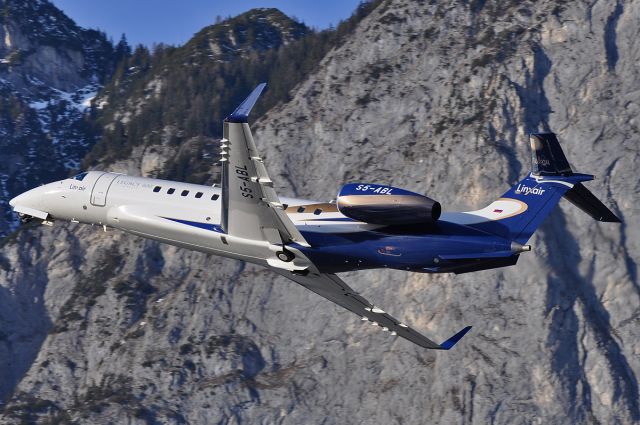 Embraer ERJ-135 (S5-ABL) - Climbing out in front of Martinswand mountain