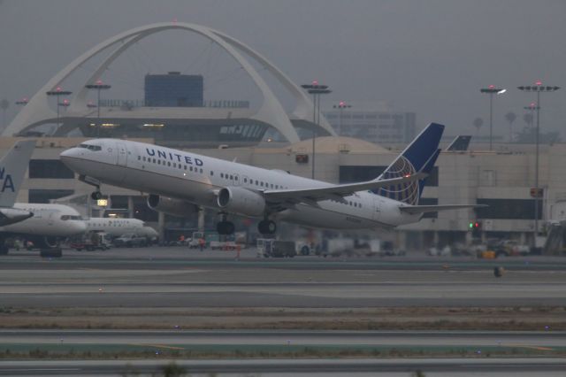 Boeing 737-800 (N33286)
