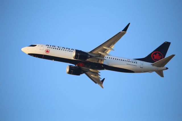 Boeing 737 MAX 8 (C-FSKZ)