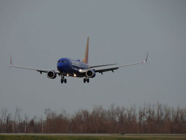 Boeing 737-800 (N8602F)