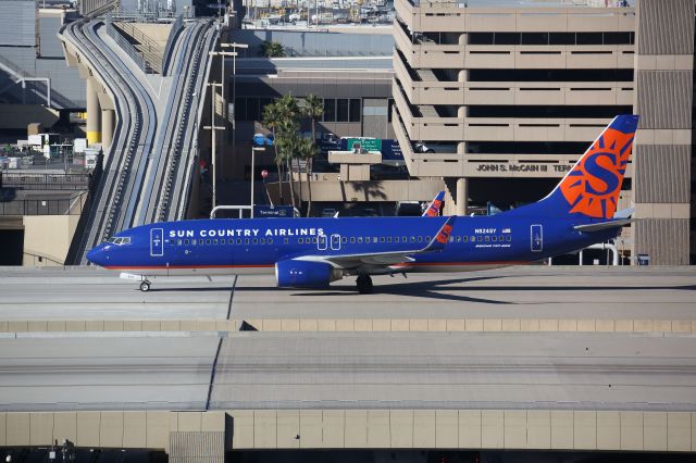 Boeing 737-800 (N824SY)