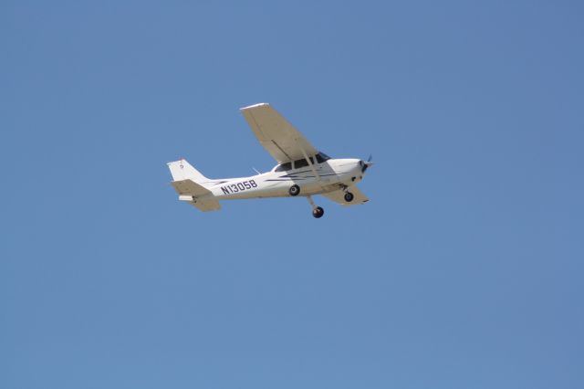 Cessna Skyhawk (N1305B)