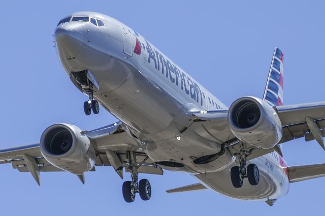 Boeing 737-800 (N834NN)