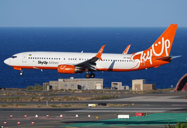 Boeing 737-800 (UR-SQQ)