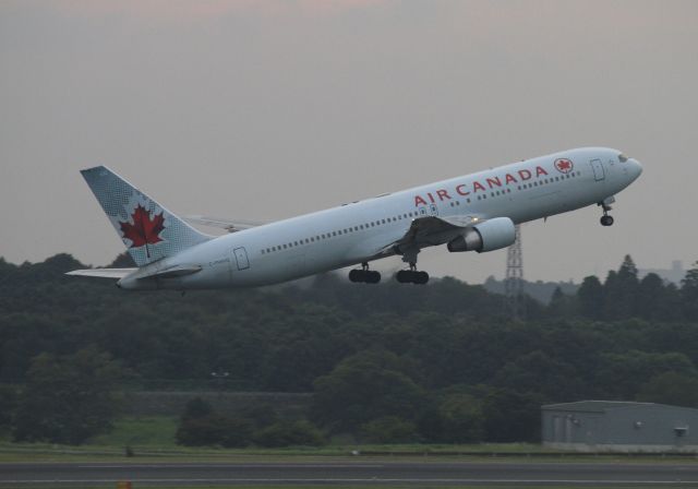 BOEING 767-300 (C-FMWQ)