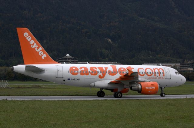 Airbus A319 (G-EZAU)