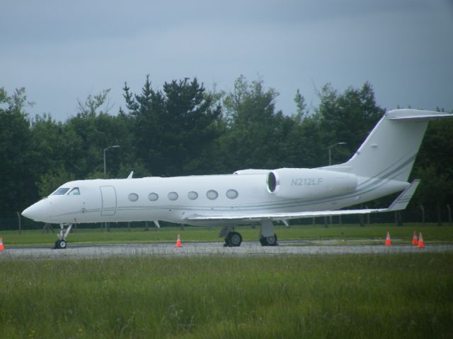 Gulfstream Aerospace Gulfstream IV (N212LF) - N212LF ON TAXIWAY FOX 02-06-2011