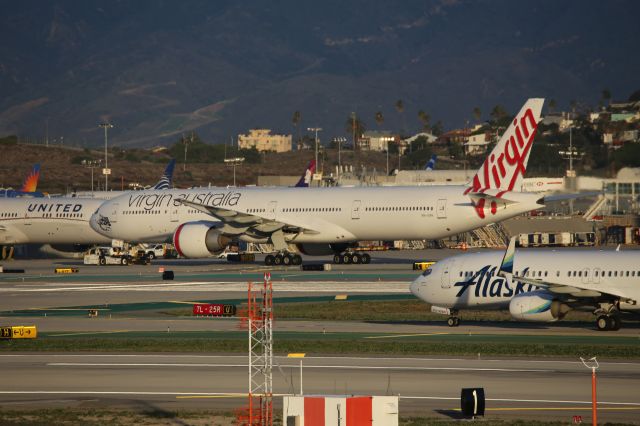 BOEING 777-300ER (VH-VPH)