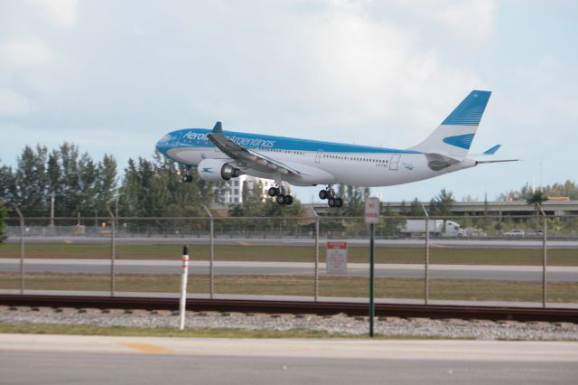 Airbus A330-300 (LV-FVH)