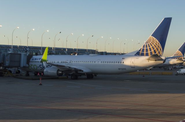 Boeing 737-800 (N75432) - Eco Skies at Chicago