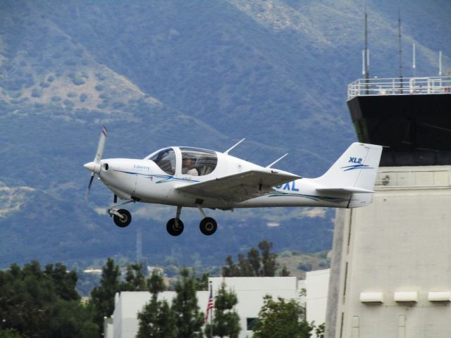 LIBERTY (2) XL-2 (N520XL) - Taking off RWY 26L