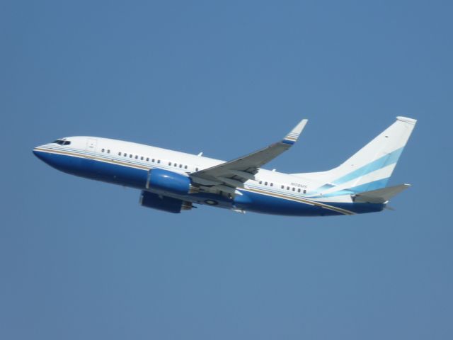 Boeing 737-700 (N108MS)