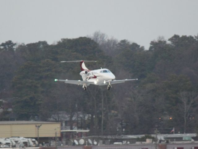 Embraer Phenom 100 (N175EW) - Approaching 20L at PDK on 02/16/2011