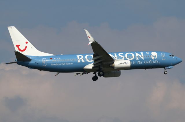 Boeing 737-800 (D-ATUI)