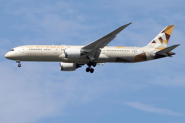 Boeing 787-9 Dreamliner (A6-BLG) - 'Etihad 11 Bravo' arriving from Abu Dhabi