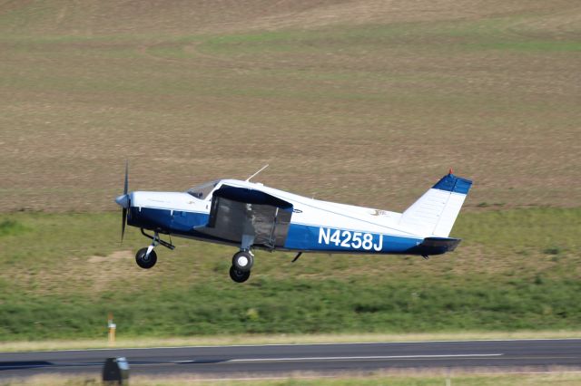 Piper Cherokee (N4258J)