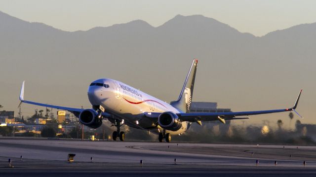 Boeing 737-700 (XA-AMM) - Early morning departure from LAX.