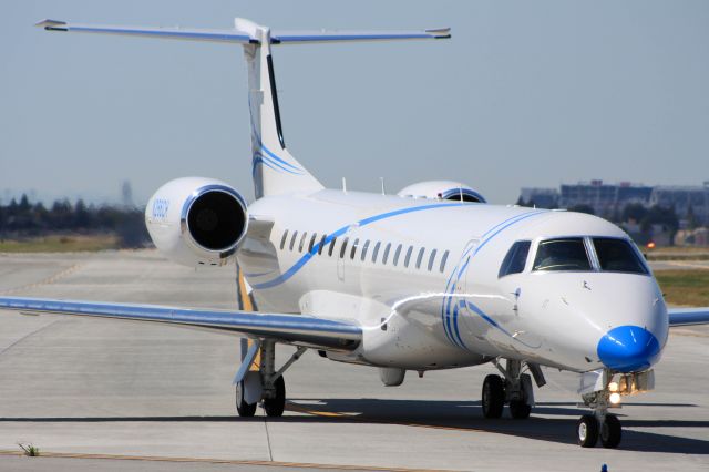 Embraer ERJ-145 (N286CH)