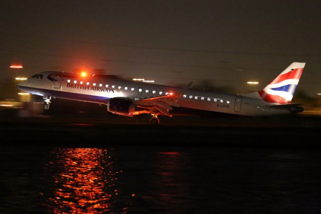 Embraer ERJ-190 (G-LCYM) - Departig LCA.