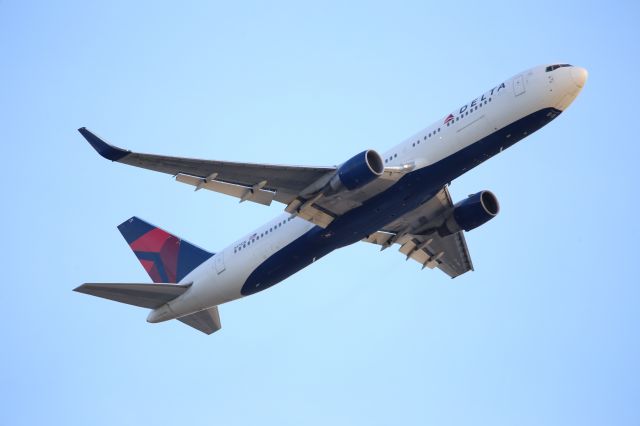 BOEING 767-300 (N171DN)