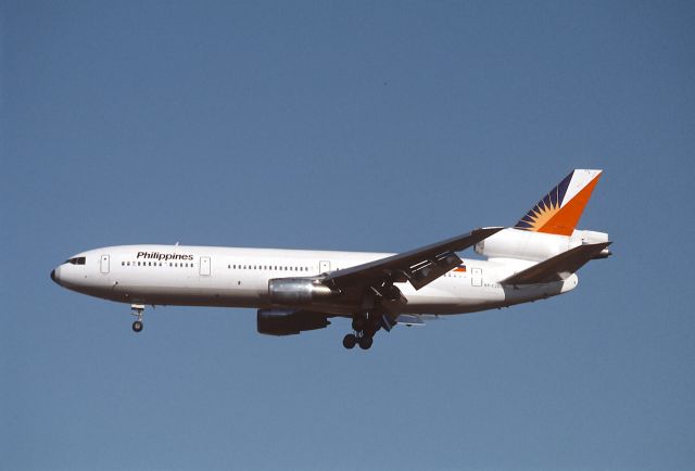 McDonnell Douglas DC-10 (RP-C2003) - Final Approach to Narita Intl Airport Rwy34 on 1989/02/05