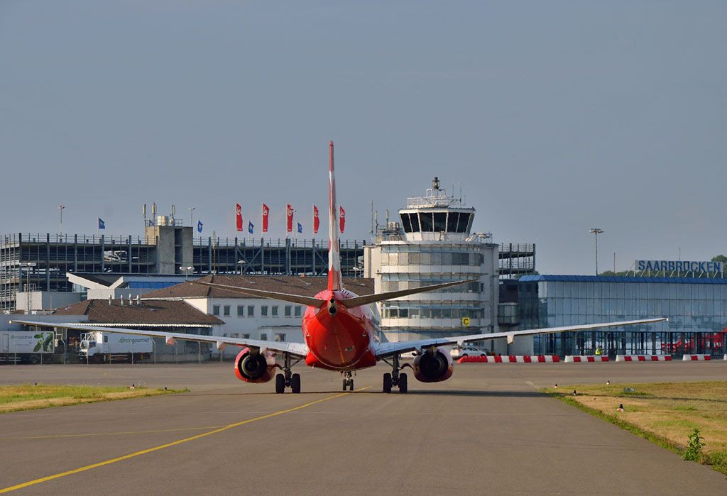 D-AHIA — - Saarbruecken 2013-07-26 - Taxiing in after a flight from Berlin-Tegel (TXL).