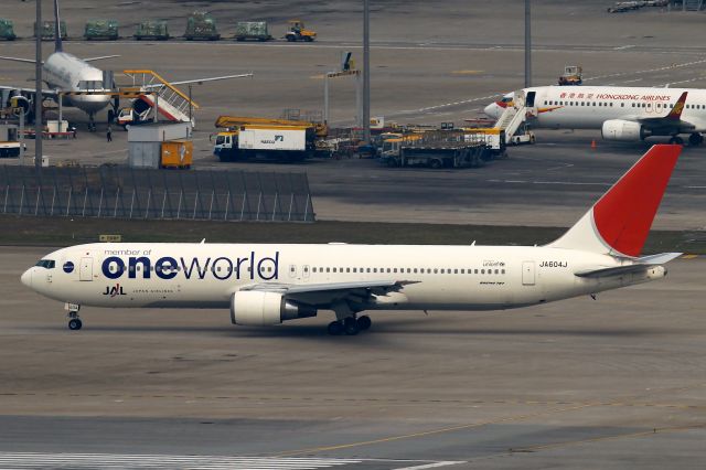 BOEING 767-300 (JA604J)