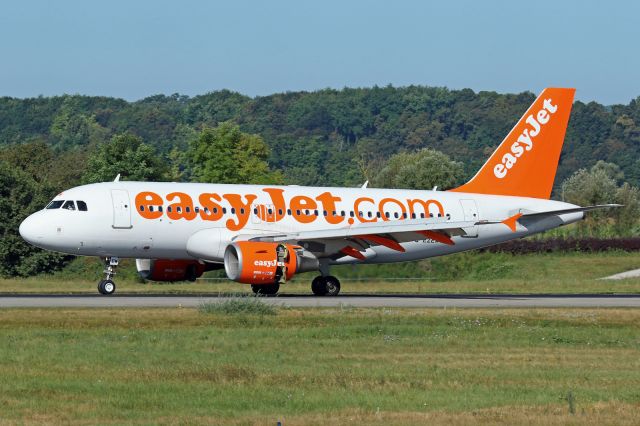 Airbus A319 (G-EZEW)