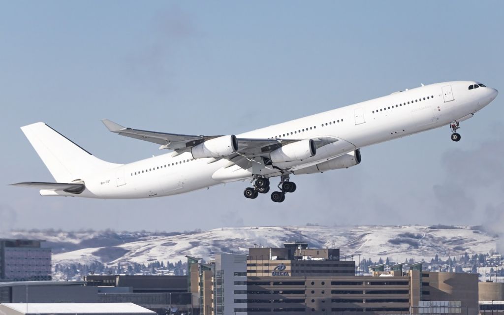 Airbus A340-300 (9H-TQY)