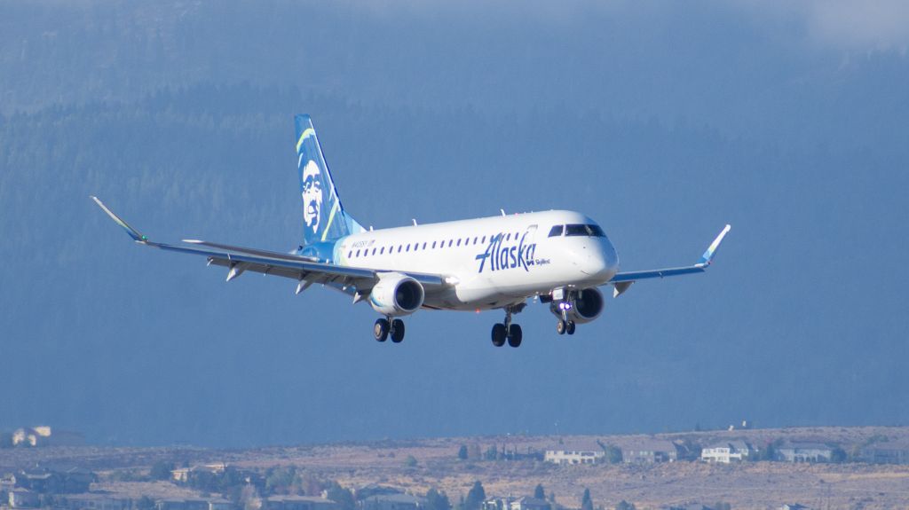 Embraer 175 (N403SY) - ASA3327/SKW3327 - PDX-RNO