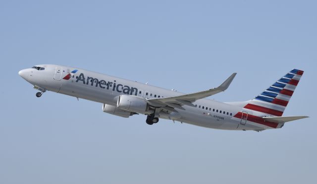 Boeing 737-800 (N998NN) - Departing LAX on 25L