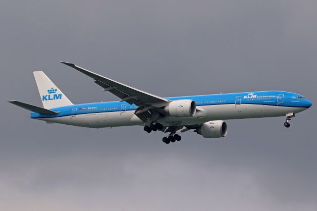 BOEING 777-300 (PH-BVS)