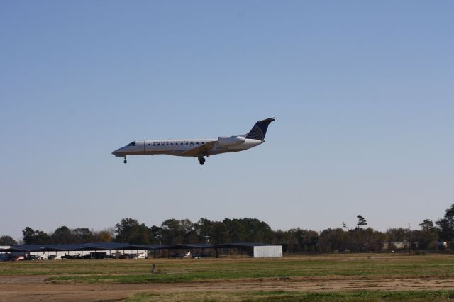 Embraer ERJ-135 (N16525)