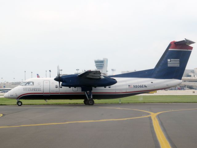 de Havilland Dash 8-100 (N806EX) - Busy day at Philly.