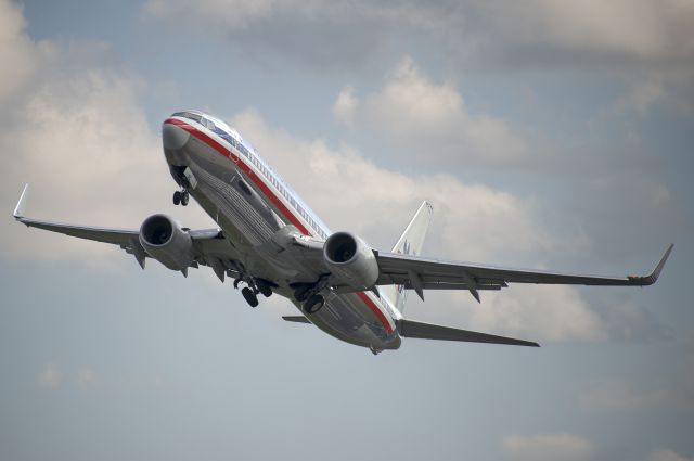 Boeing 737-800 (N859NN)