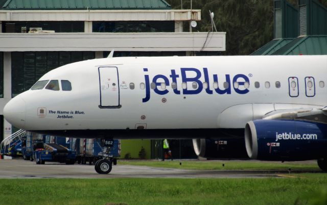 Airbus A320 (N562JB)