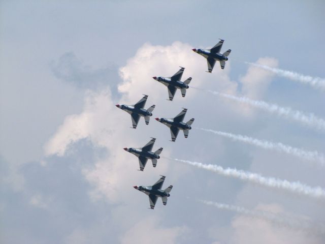 Lockheed F-16 Fighting Falcon —