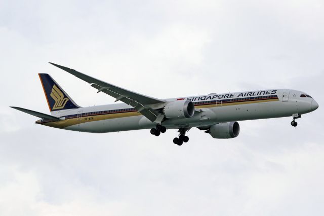 BOEING 787-10 Dreamliner (9V-SCH)