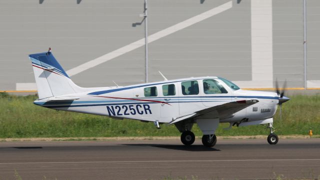 Beechcraft Bonanza (N225CR)