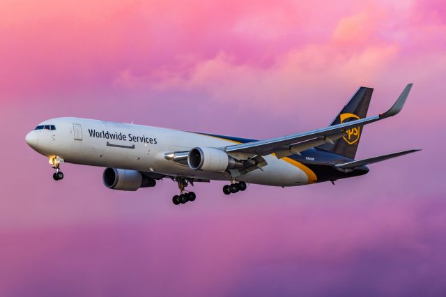 BOEING 767-300 (N336UP) - UPS 767-300 landing at PHX on 12/13/22. Taken with a Canon R7 and Tamron 70-200 G2 lens.