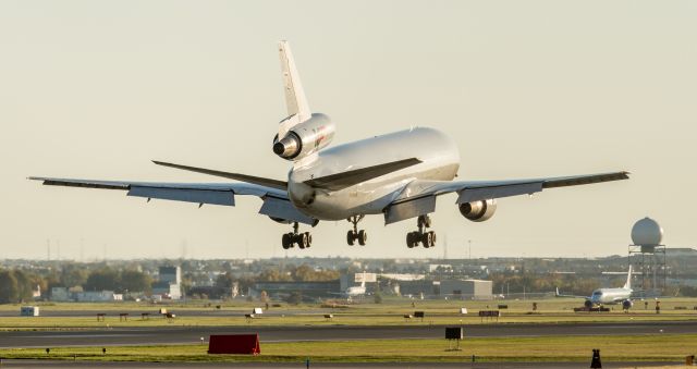 McDonnell Douglas DC-10 (C-GKFT)