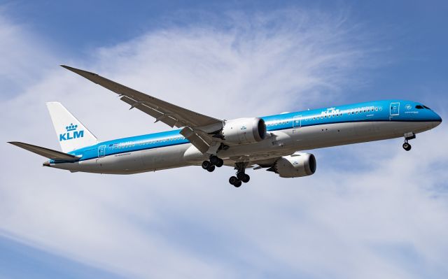 BOEING 787-10 Dreamliner (PH-BKF)