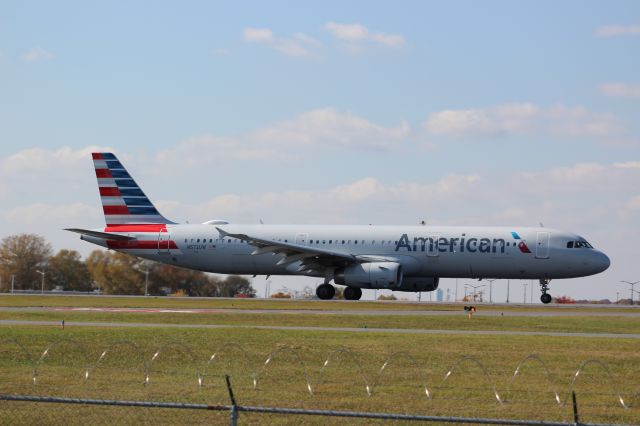 Airbus A321 (N572UW)